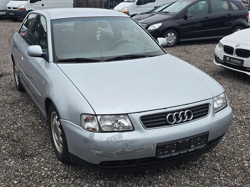 Silber Gebraucht 1997 Audi A3 Comfort Limousine | 650 € (Guter Preis) - Bild 1/4