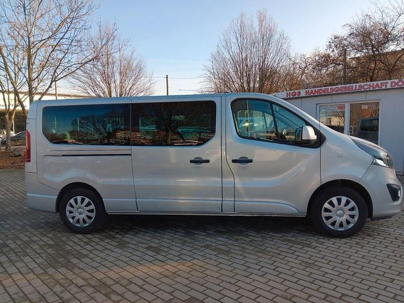 Gebraucht Opel Vivaro 125 PS (91 kW) 2018 Silber Van / Kleinbus