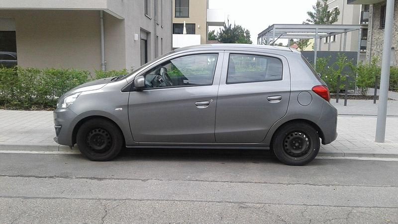 Grau Gebraucht 2016 Mitsubishi Space Star Top Kleinwagen | 6.999 € (Etwas zu teuer) - Bild 1/4
