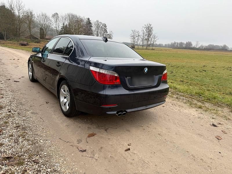 Gebraucht BMW 525 197 PS (144 kW) 2007 Blau Limousine