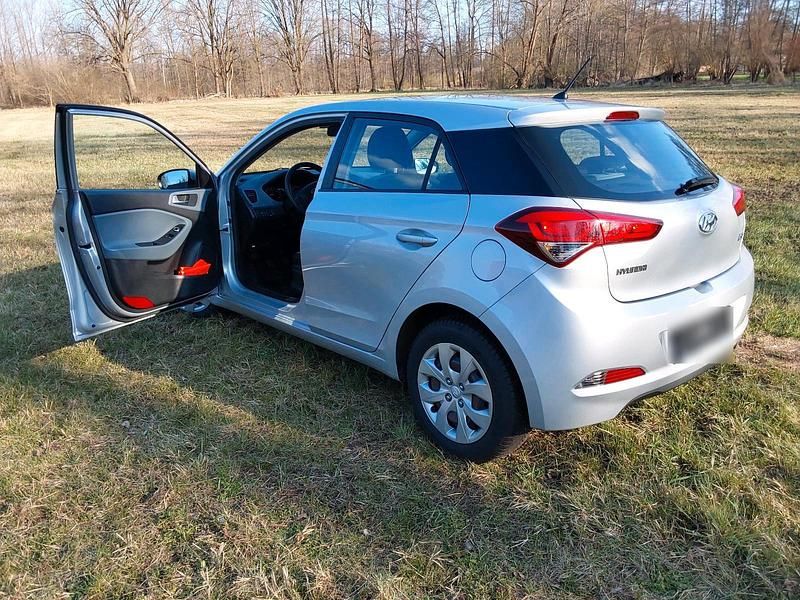 Gebraucht Hyundai i20 Active 84 PS (61 kW) 2016 Grau Limousine