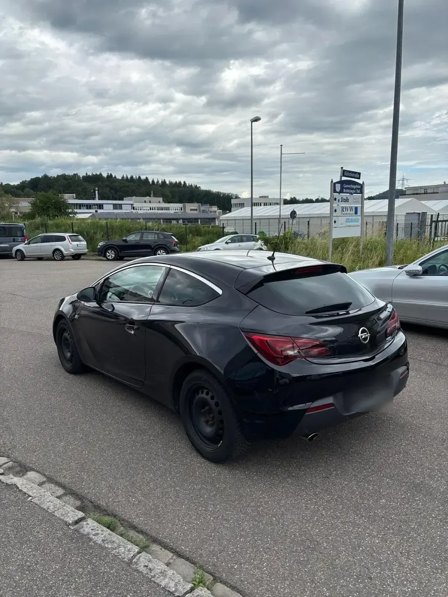 Gebraucht Opel Astra GTC 180 PS (132 kW) 2012 Schwarz Kleinwagen