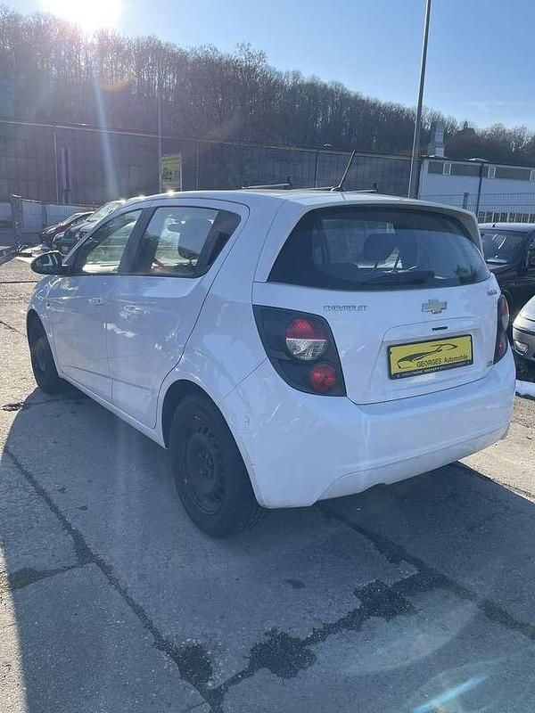 Gebraucht Chevrolet Aveo LT 101 PS (74 kW) 2011 Weiß Limousine