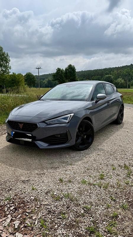 Grau Gebraucht 2023 Cupra Leon Kleinwagen | 23.500 € (Superpreis) - Bild 1/4