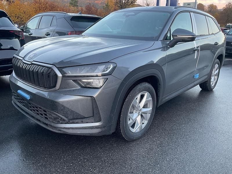 Graphitegrau metallic Neu 2025 Skoda Kodiaq Selection SUV | 49.495 € (Guter Preis) - Bild 1/3