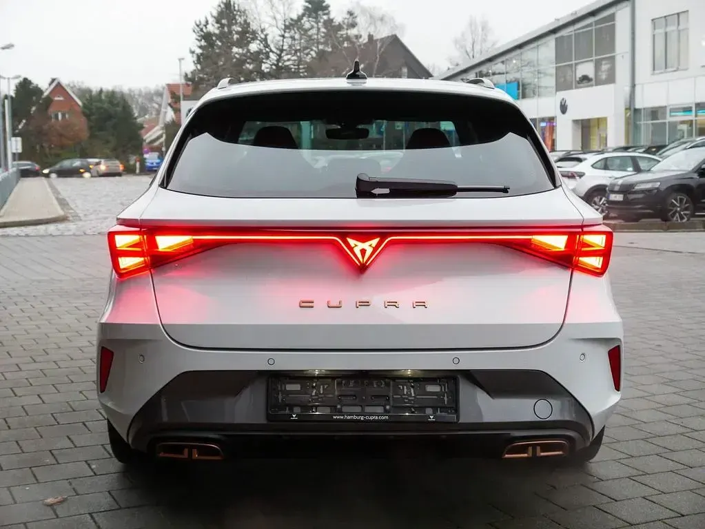 Neu Cupra Leon VZ 272 PS (200 kW) 2026 Weiß Limousine