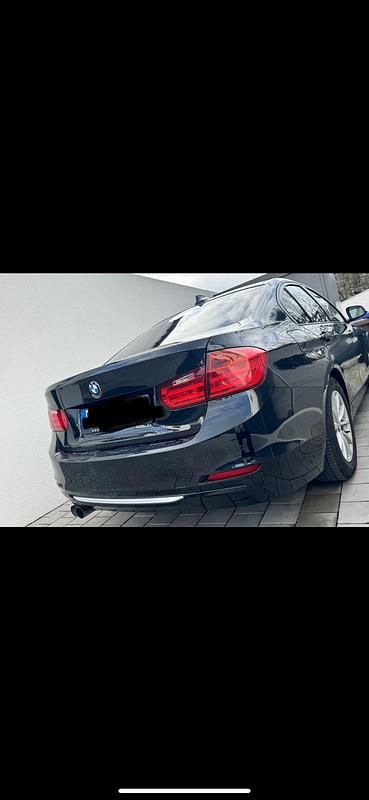 Schwarz Gebraucht 2012 BMW 320 Limousine | 12.800 € (Fairer Preis) - Bild 1/4