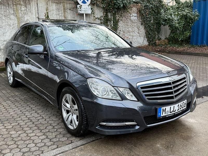 Gebraucht Mercedes E220 Avantgarde 170 PS (125 kW) 2013 Grau Limousine