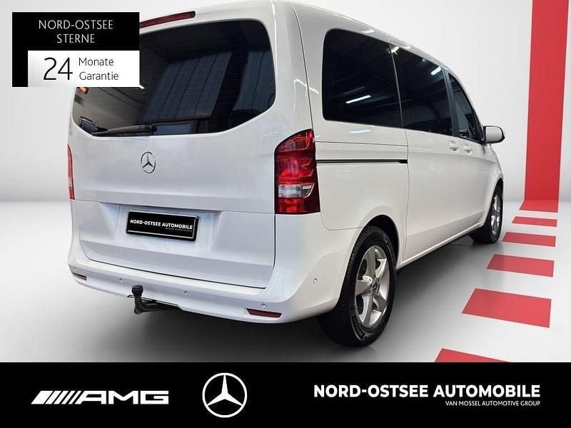 Gebraucht Mercedes V220 163 PS (119 kW) 2022 Weiß Van / Kleinbus