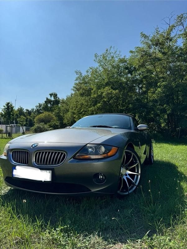 Grau Gebraucht 2004 BMW Z4 Cabrio | 10.500 € (Fairer Preis) - Bild 1/4