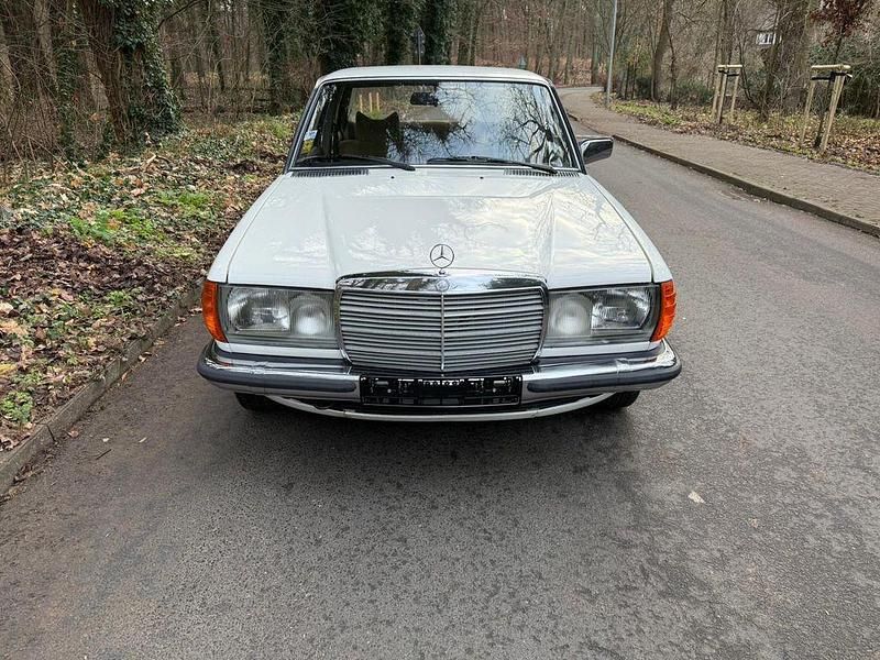 Gebraucht Mercedes 280 156 PS (114 kW) 1979 Weiß Limousine