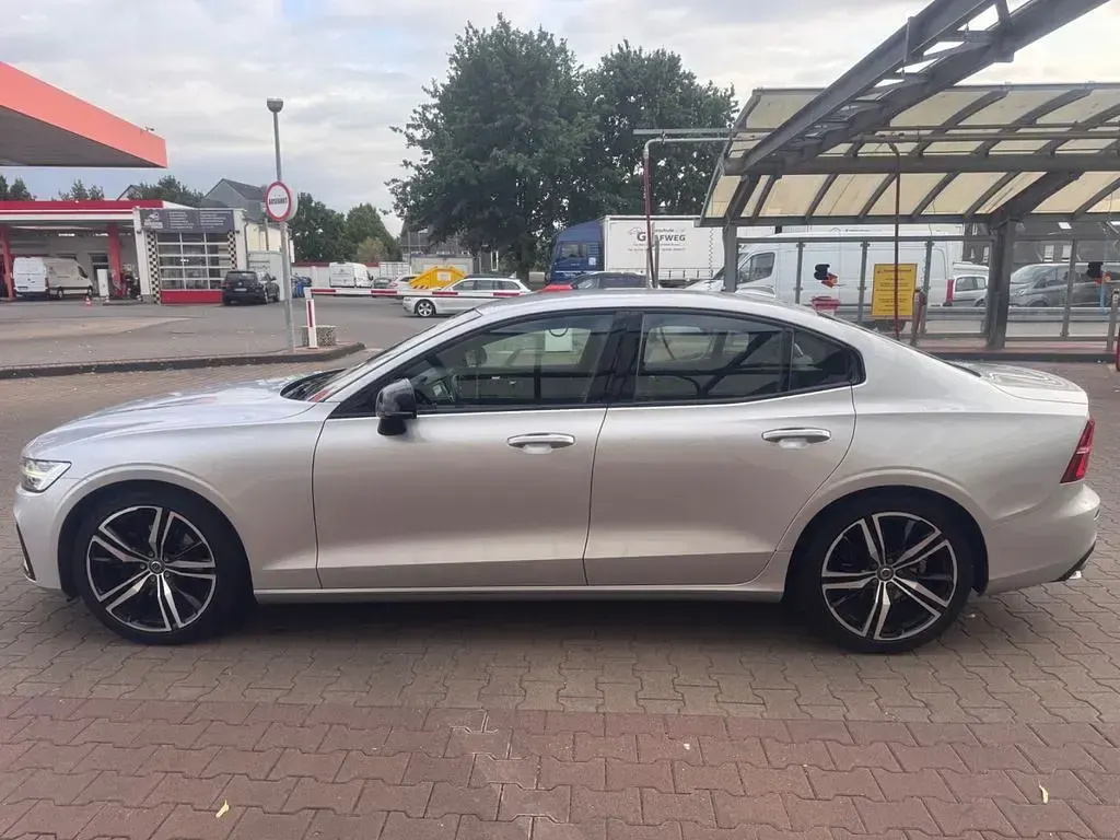Gebraucht Volvo S60 R-Design 197 PS (144 kW) 2021 Grau Limousine