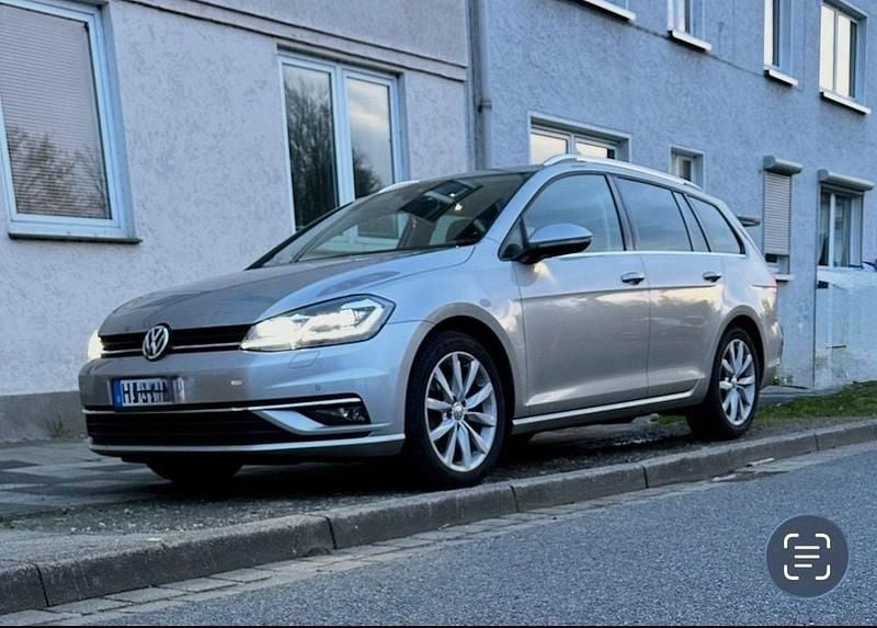 Silber Gebraucht 2019 VW Golf VII Highline Kombi | 16.399 € (Guter Preis) - Bild 1/4