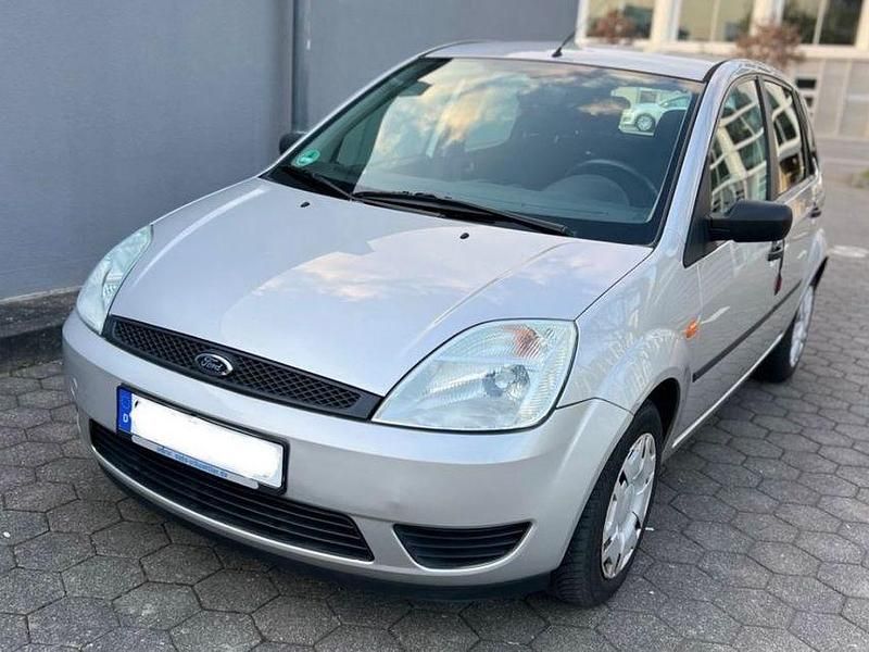 Gebraucht Ford Fiesta Trend 80 PS (58 kW) 2004 Silber Kleinwagen