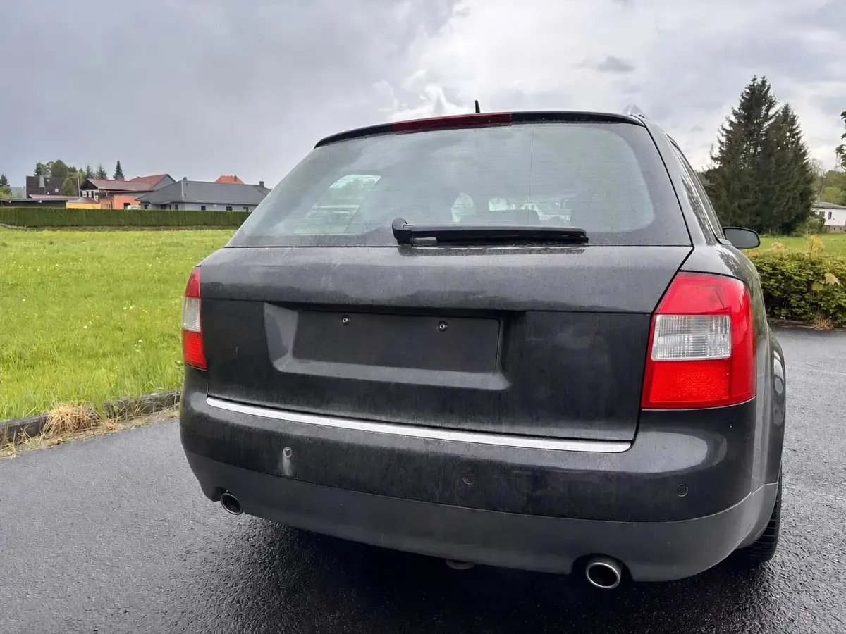 Używany Audi A4 170 KM (125 kW) 2002 Czarny Kombi