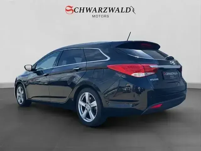 Gebraucht Hyundai i40 Premium 136 PS (100 kW) 2012 Phantom black Kombi