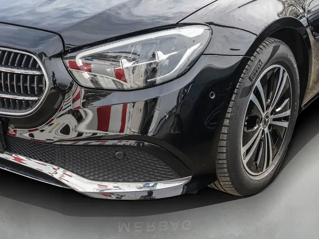 Gebraucht Mercedes E220 Avantgarde 272 PS (200 kW) 2023 Schwarz Limousine