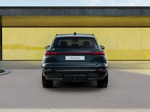 Neu Audi Q6 e-tron Business 314 kW (428 PS) 2026 Grau SUV