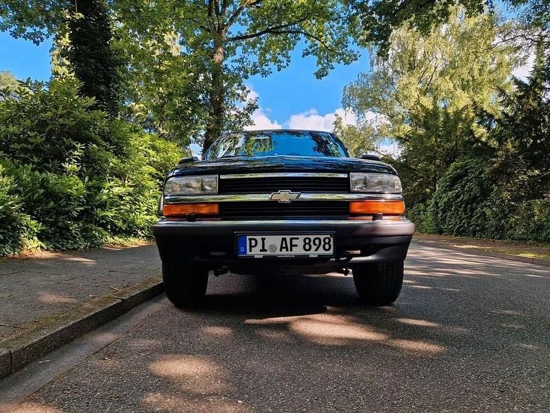 Schwarz Gebraucht 2002 Chevrolet Blazer LT SUV | 7.999 € (Fairer Preis) - Bild 1/4