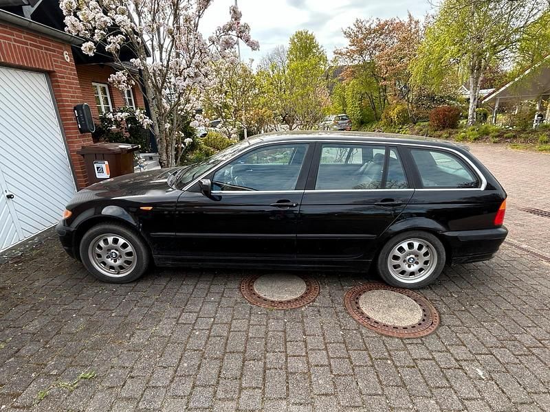 Second-hand BMW 320 170 CP (125 kW) 2001 Negru Break