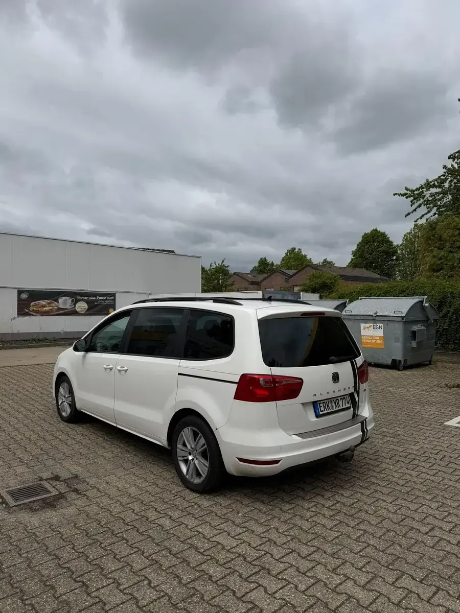 Gebraucht Seat Alhambra Style 140 PS (102 kW) 2011 Weiß Van / Kleinbus