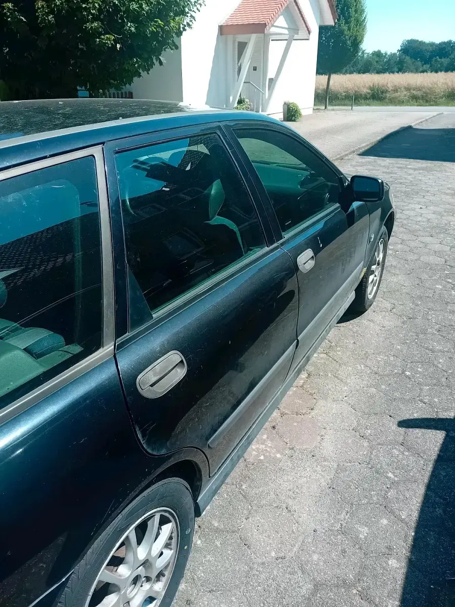Gebraucht Volvo V40 122 PS (89 kW) 2001 Schwarz Kombi