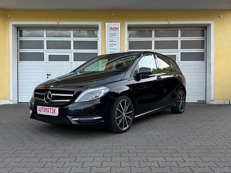 Gebraucht Mercedes B250 211 PS (155 kW) 2015 Schwarz Van / Kleinbus