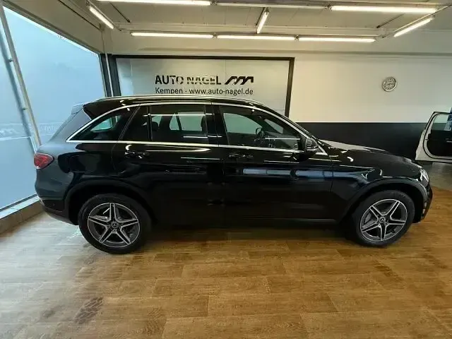 Gebraucht Mercedes GLC300e AMG 320 PS (235 kW) 2021 Schwarz SUV