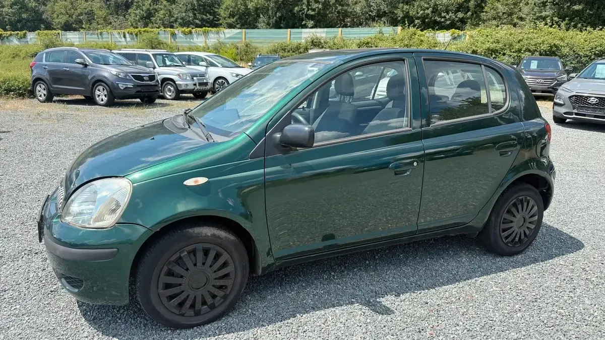 Gebraucht Toyota Yaris 65 PS (47 kW) 2003 Grün Kleinwagen