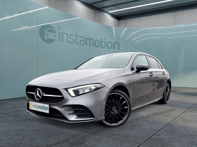 Grau Gebraucht 2020 Mercedes A250 AMG Limousine | 36.530 € - Bild 1/4