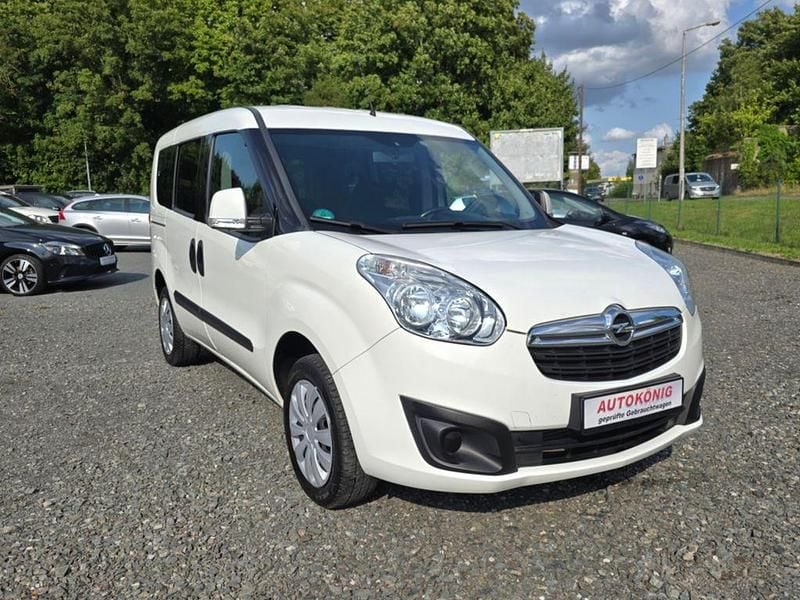 Weiß Gebraucht 2015 Opel Combo Edition Van / Kleinbus | 7.990 € (Fairer Preis) - Bild 1/4