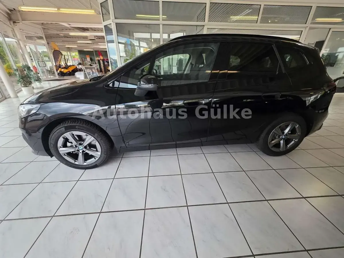 Gebraucht BMW 218 136 PS (100 kW) 2025 Black sapphire metallic Van / Kleinbus