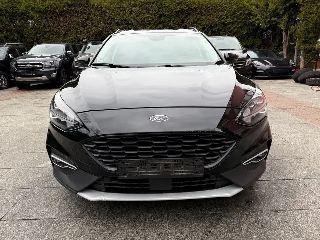 Gebraucht Ford Focus Active 120 PS (88 kW) 2020 Schwarz Limousine