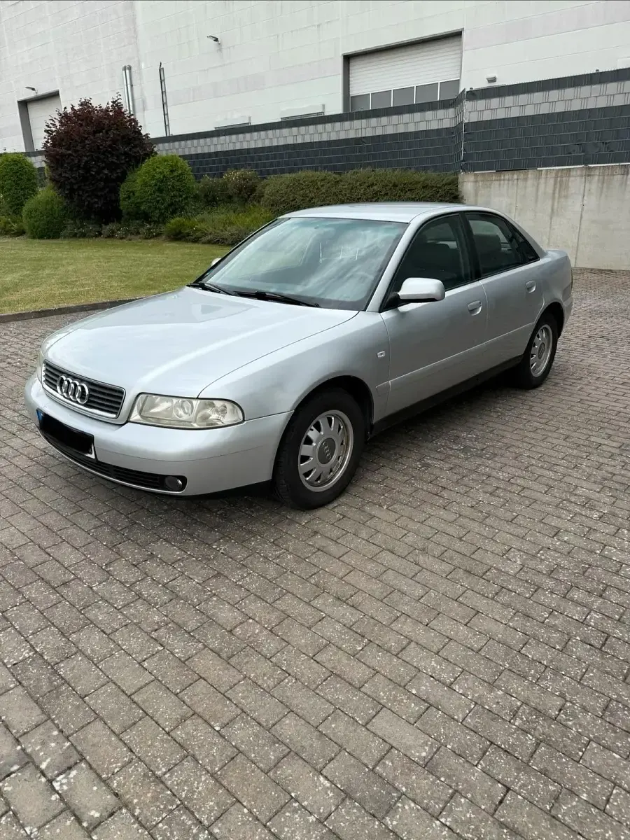 Gebraucht Audi A4 Design 125 PS (91 kW) 2000 Silber Limousine