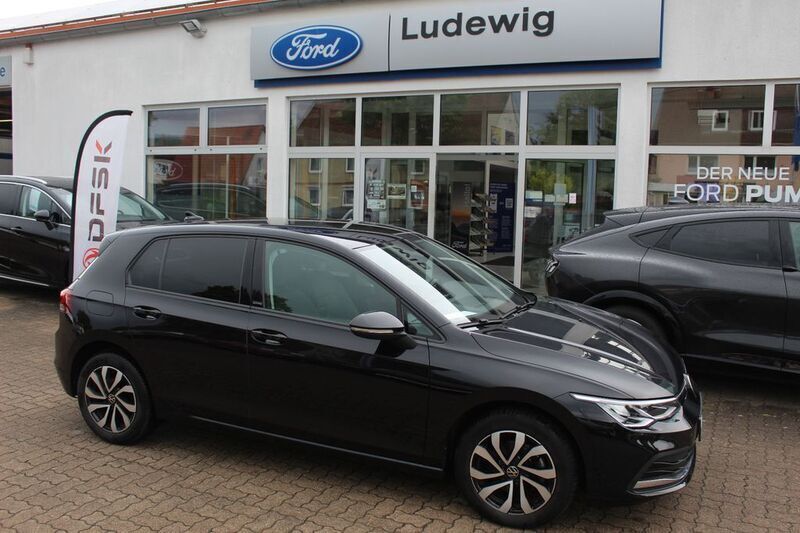 Schwarz Gebraucht 2021 VW Golf VIII Active Limousine | 19.990 € (Fairer Preis) - Bild 1/4
