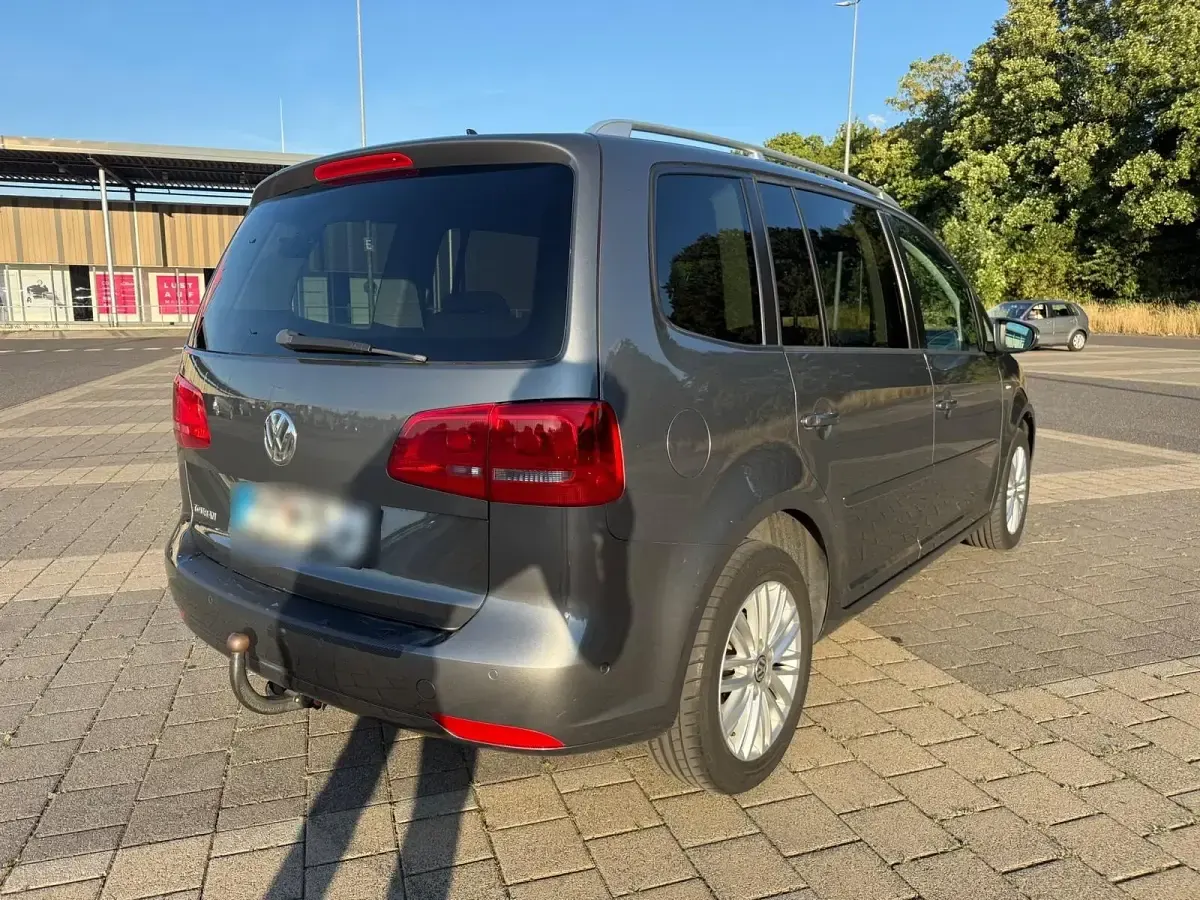 Gebraucht VW Touran 140 PS (102 kW) 2015 Grau Van / Kleinbus