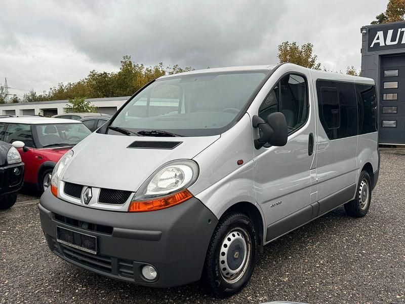 Grau Gebraucht 2003 Renault Trafic Van / Kleinbus | 6.900 € (Fairer Preis) - Bild 1/4