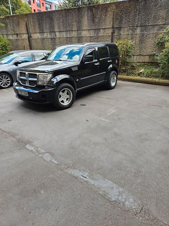 Schwarz Gebraucht 2005 Dodge Nitro SUV | 2.500 € - Bild 1/4