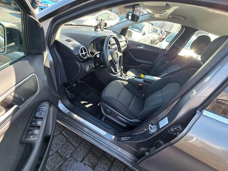 Gebraucht Mercedes B180 122 PS (89 kW) 2014 Grau Van / Kleinbus