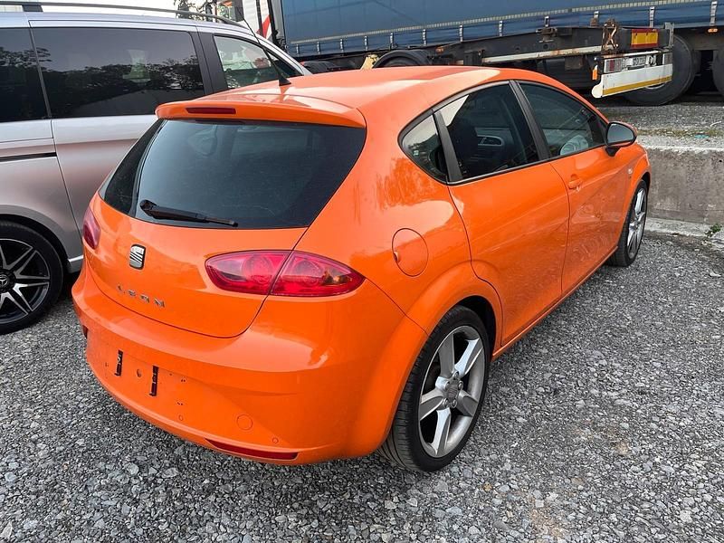 Orange Gebraucht 2009 Seat Leon Kleinwagen | 2.100 € (Fairer Preis) - Bild 1/4