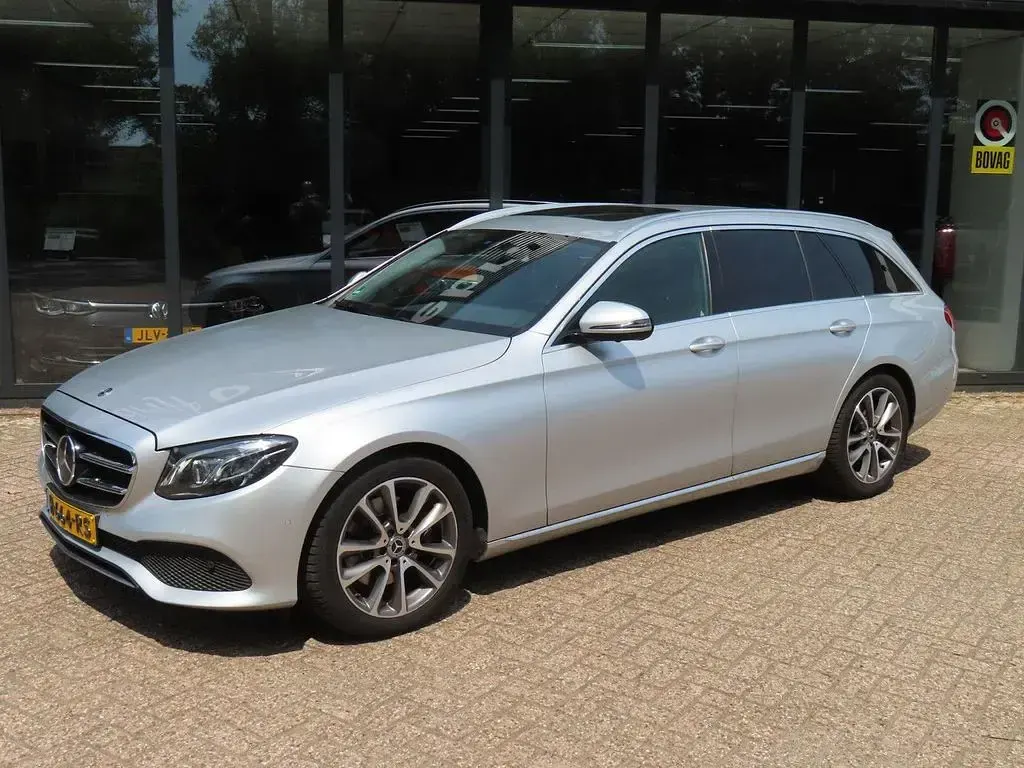 Gebraucht Mercedes E220 Business 194 PS (142 kW) 2019 Grau Kombi