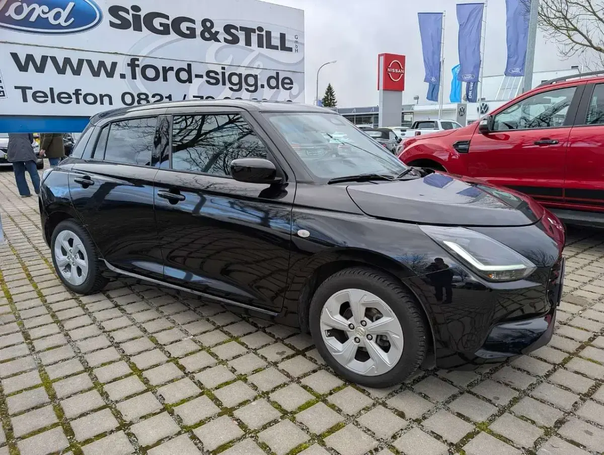 Gebraucht Suzuki Swift Comfort 83 PS (61 kW) 2025 Super black pearl metallic Kleinwagen