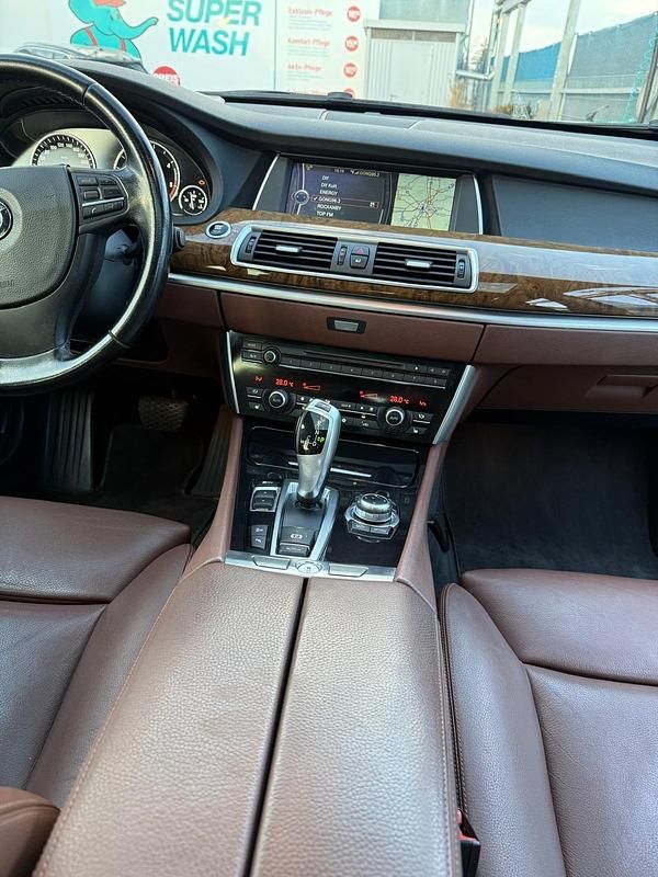 Gebraucht BMW 530 245 PS (180 kW) 2010 Gold Limousine