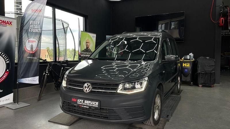 Grau Gebraucht 2015 VW Caddy Trendline Van / Kleinbus | 9.800 € (Etwas zu teuer) - Bild 1/4