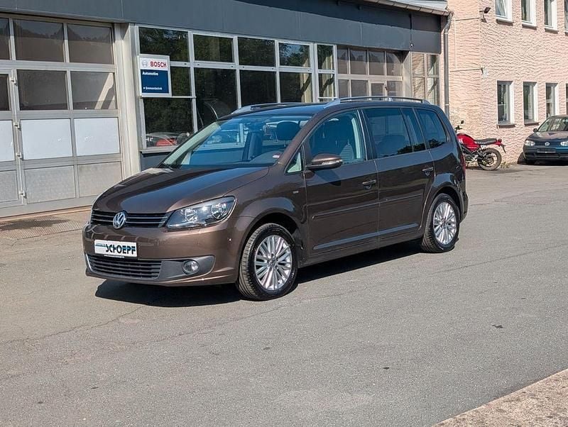 Braun Gebraucht 2015 VW Touran Cup Van / Kleinbus | 9.690 € (Guter Preis) - Bild 1/4