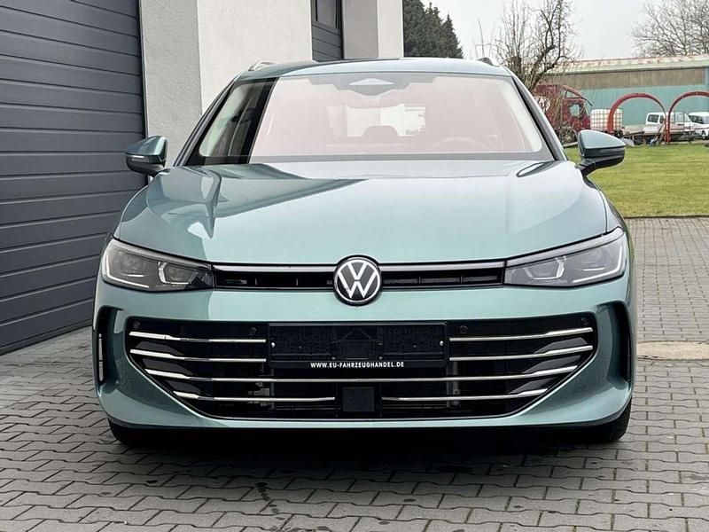 Neu VW Passat Business 150 PS (110 kW) 2025 Metallic gegen aufpreis Kombi