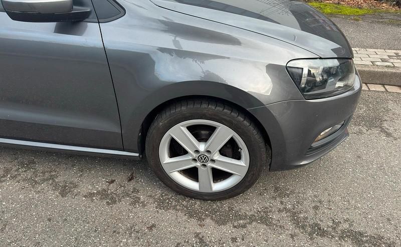 Gebraucht VW Polo 75 PS (55 kW) 2017 Grau Kleinwagen