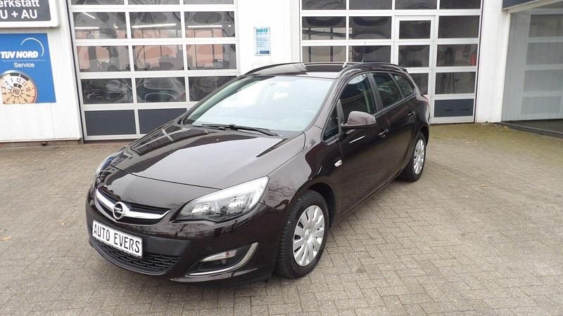 Gebraucht Opel Astra Edition 110 PS (80 kW) 2013 Braun Kombi