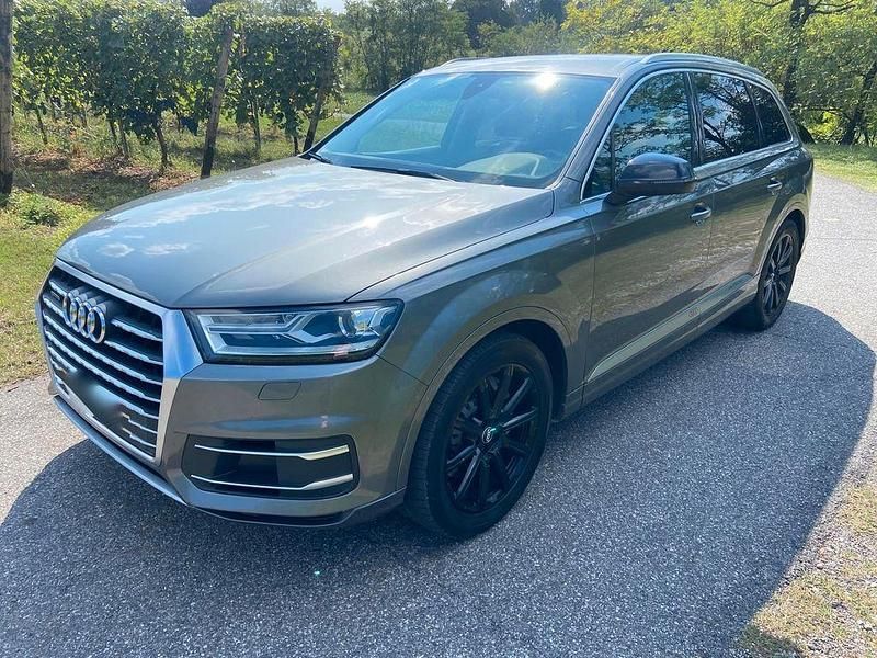 Grau Gebraucht 2015 Audi Q7 SUV | 20.900 € (Fairer Preis) - Bild 1/4