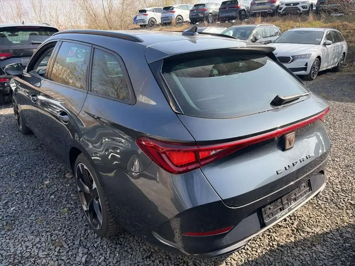 Gebraucht Cupra Leon 150 PS (110 kW) 2024 Magnetic grau Kombi